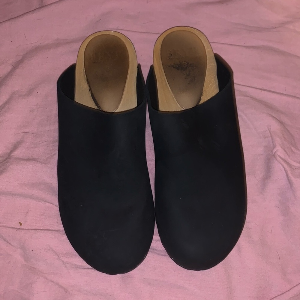 Bryr Black Slip-On Mule Clogs